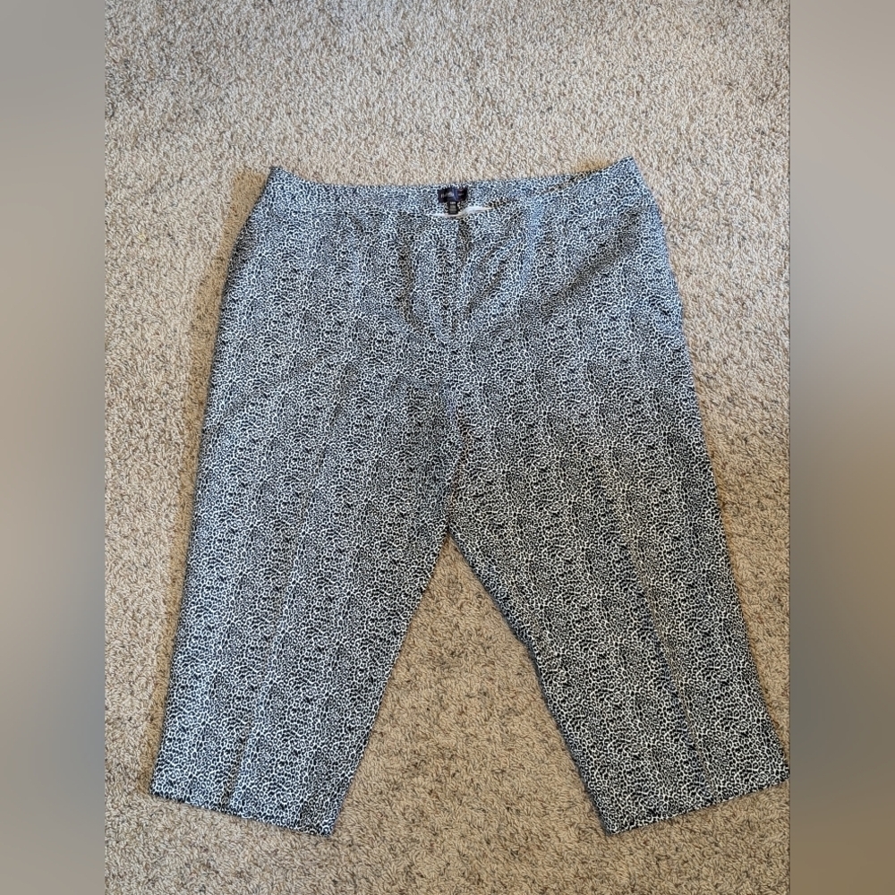 Rafaella Women's Curvy Fit CAPRIS pants Size 18W